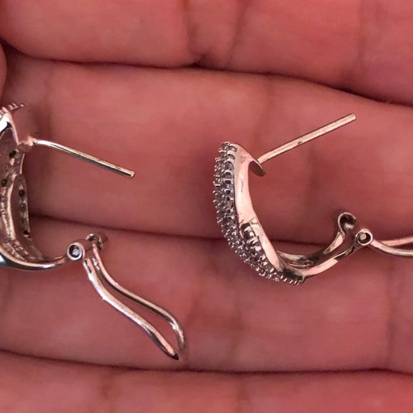 Elegant Silver Diamond earrings - Picture 4 of 6